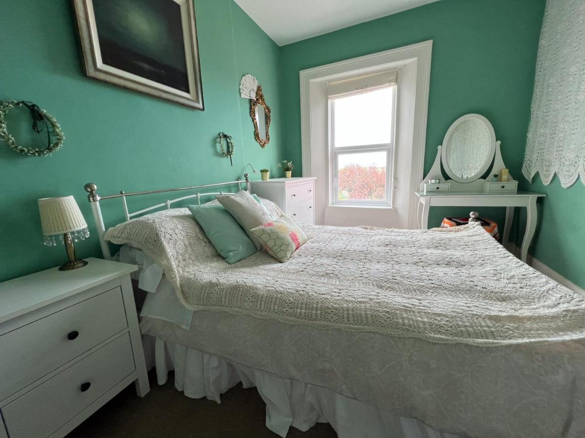 Unique Townhouse With Large Garden Down To The Sea Villa Killough Luaran gambar
