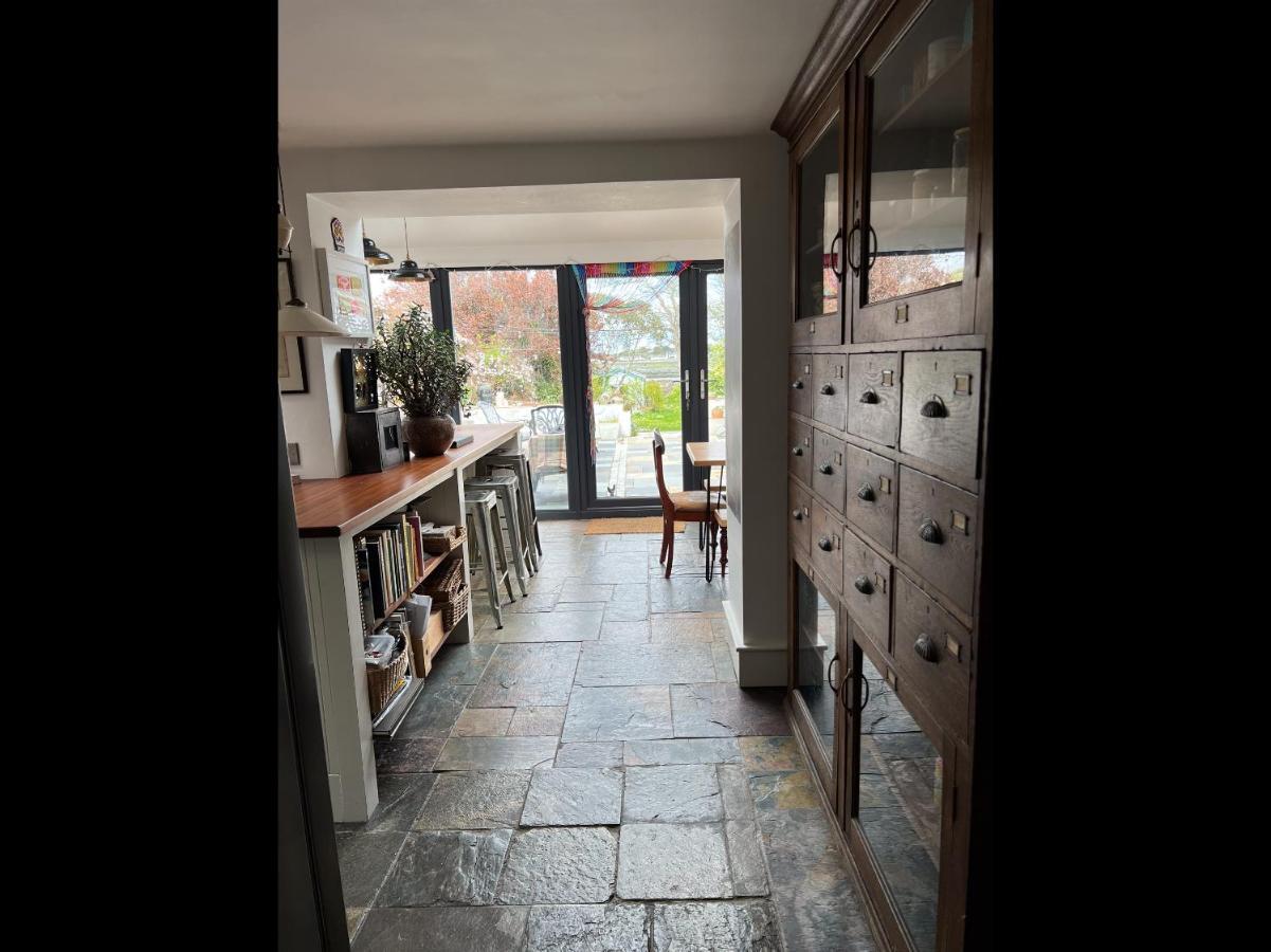 Unique Townhouse With Large Garden Down To The Sea Villa Killough Luaran gambar